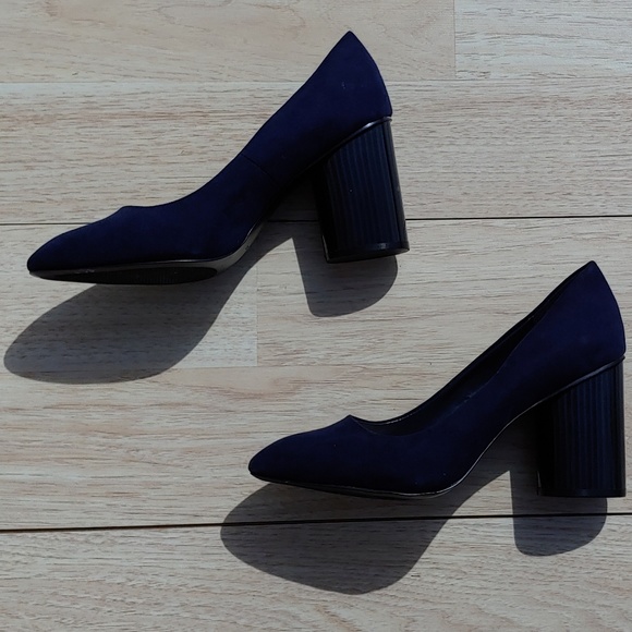 navy blue pumps size 9